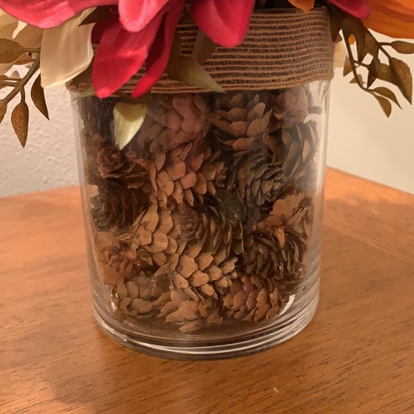 Beautiful Faux Floral Arrangement - Picture 4 of 9